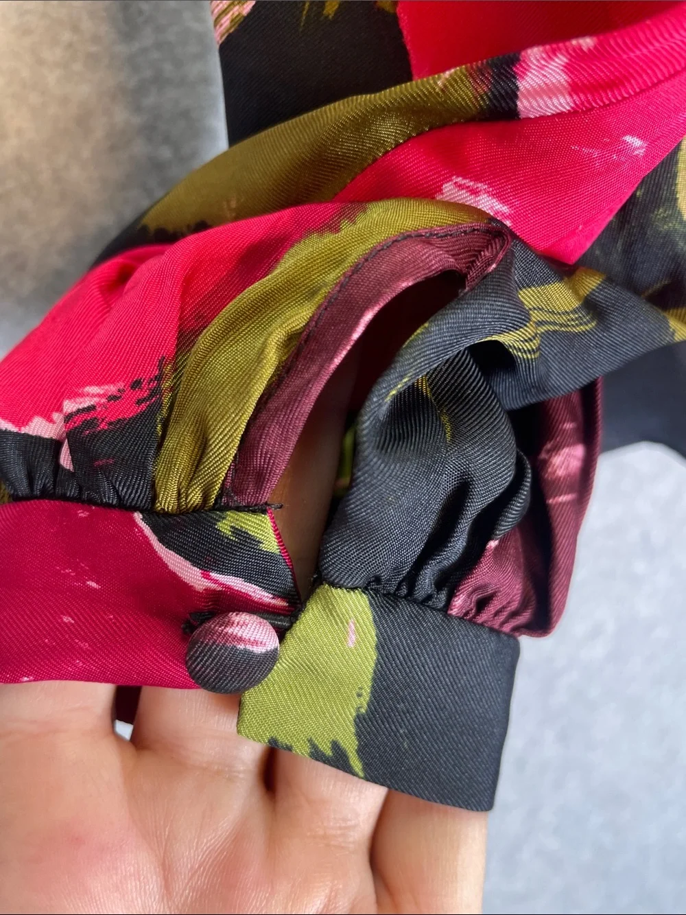 Kate Spade New York Just Rosy Keyhole Top in Silk Twill Dark Romantic Floral